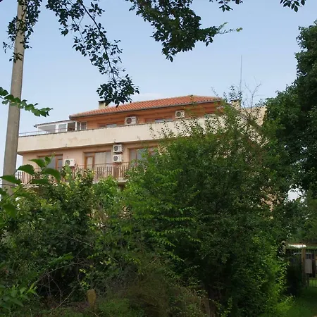 Guest house Liana Saints Constantine and Helena